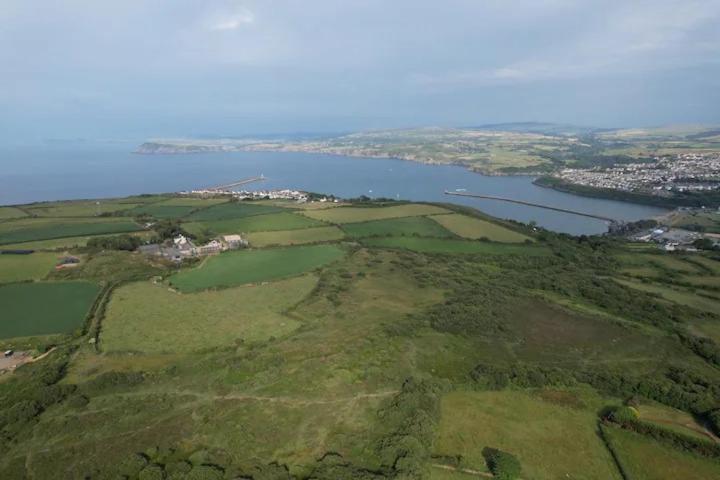 The Dairy @ Trefechan Wen Goodwick ภายนอก รูปภาพ