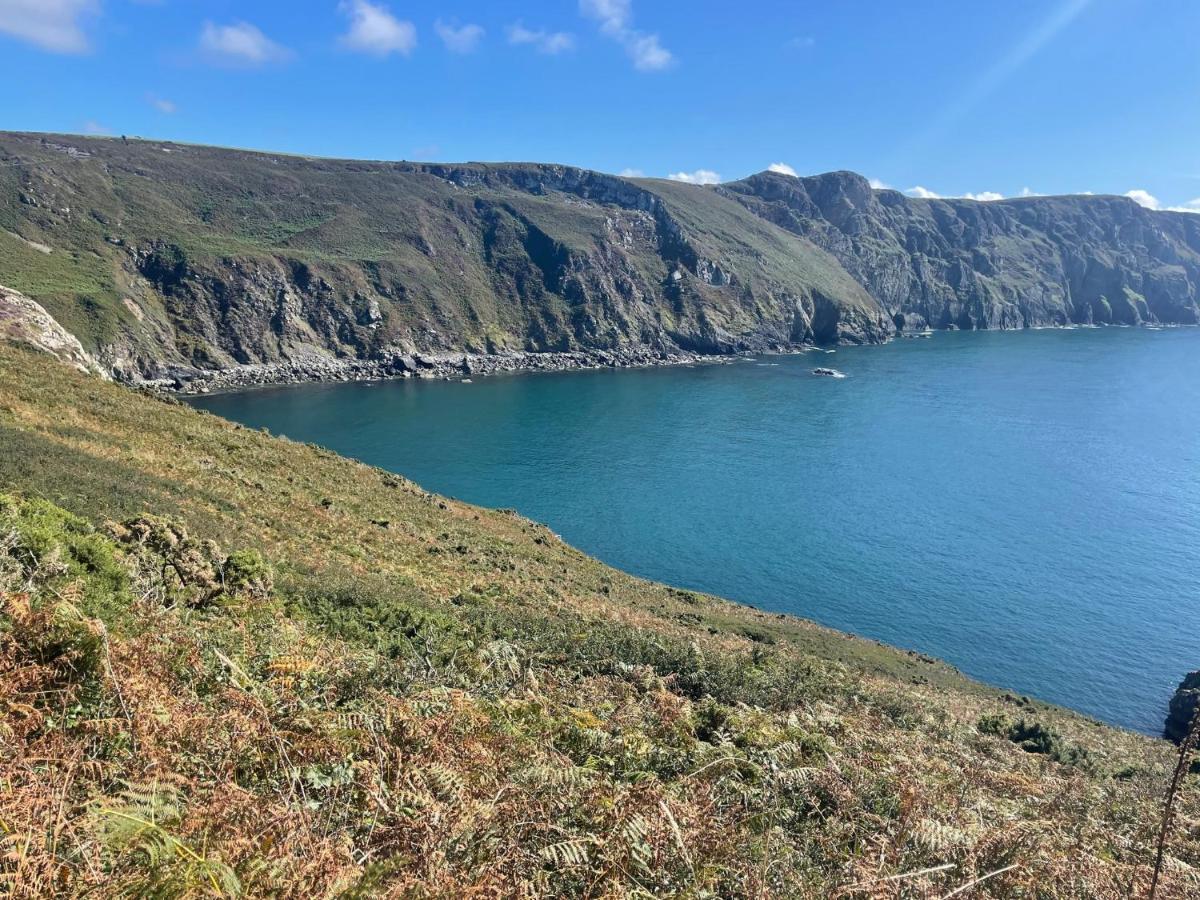 The Dairy @ Trefechan Wen Goodwick ภายนอก รูปภาพ