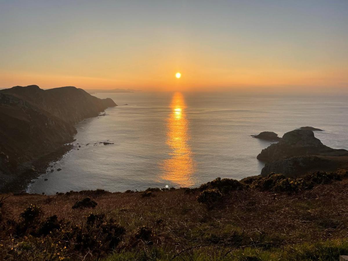 The Dairy @ Trefechan Wen Goodwick ภายนอก รูปภาพ