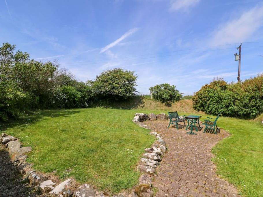 The Dairy @ Trefechan Wen Goodwick ภายนอก รูปภาพ
