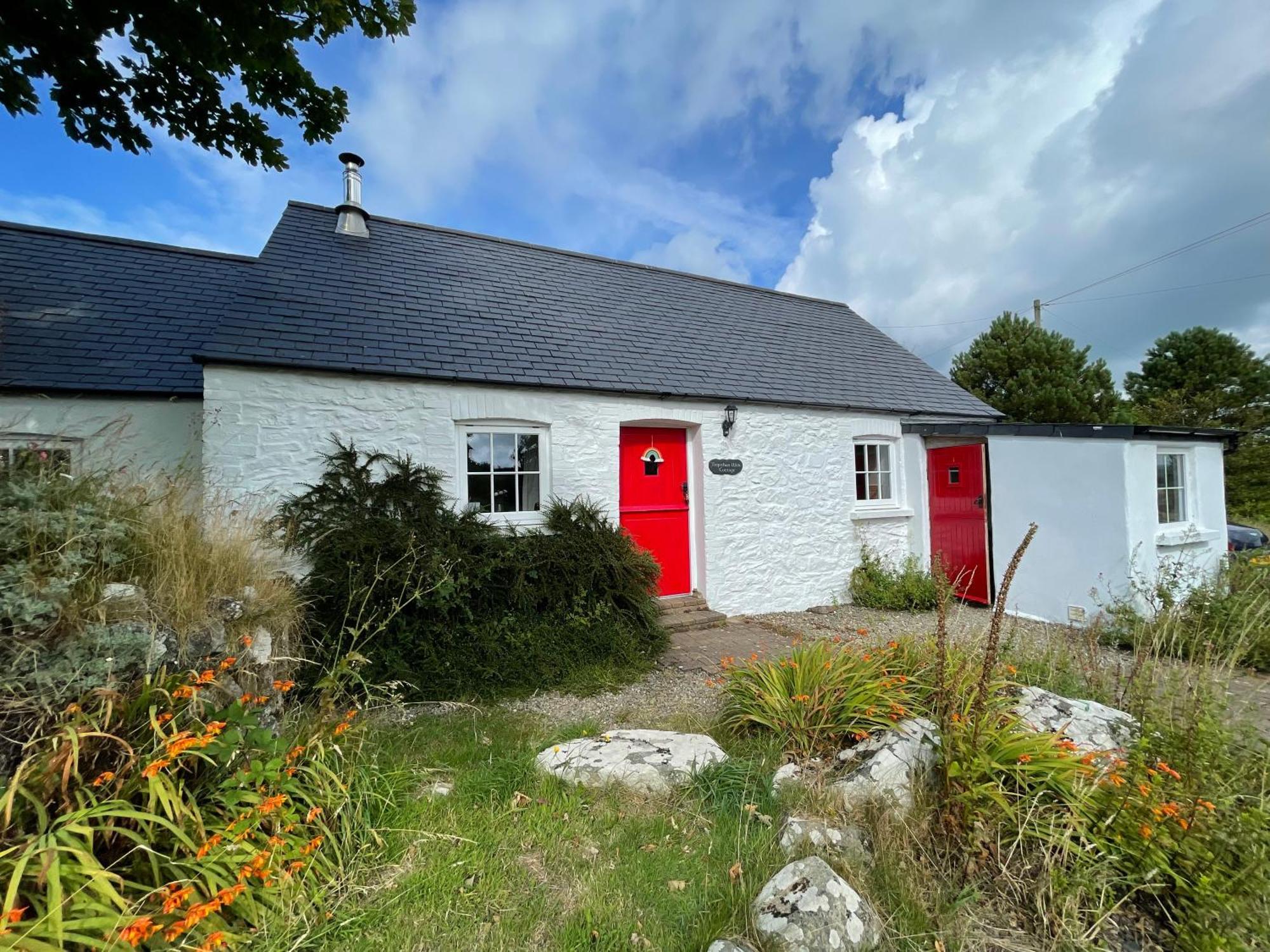 The Dairy @ Trefechan Wen Goodwick ภายนอก รูปภาพ