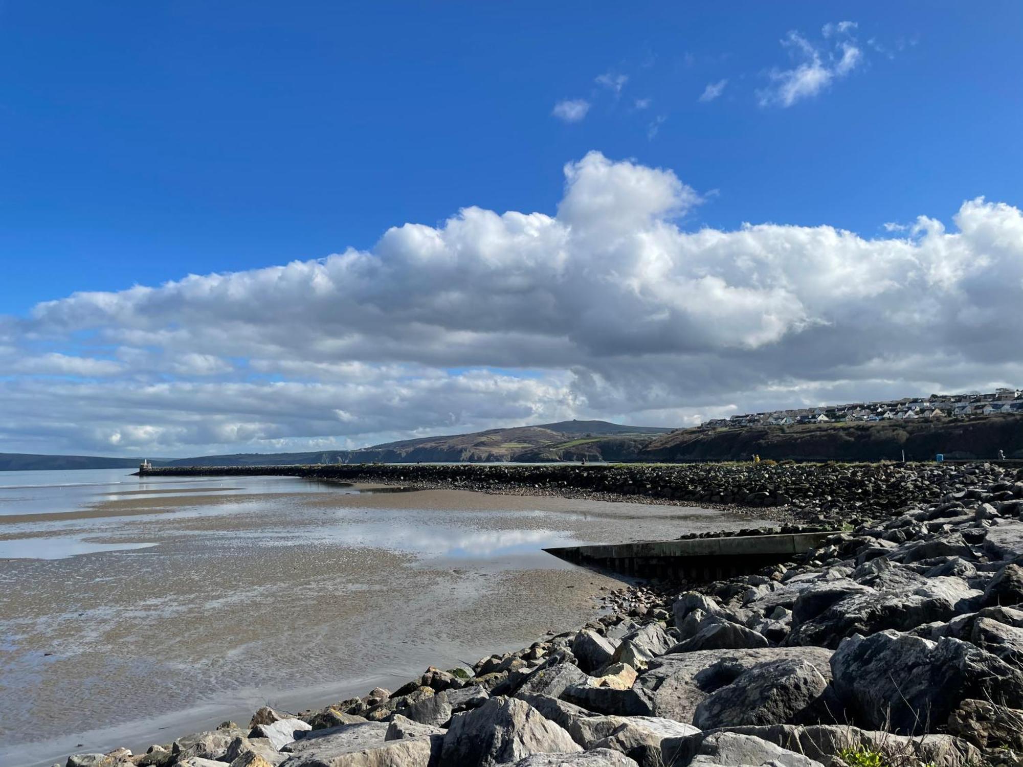 The Dairy @ Trefechan Wen Goodwick ภายนอก รูปภาพ