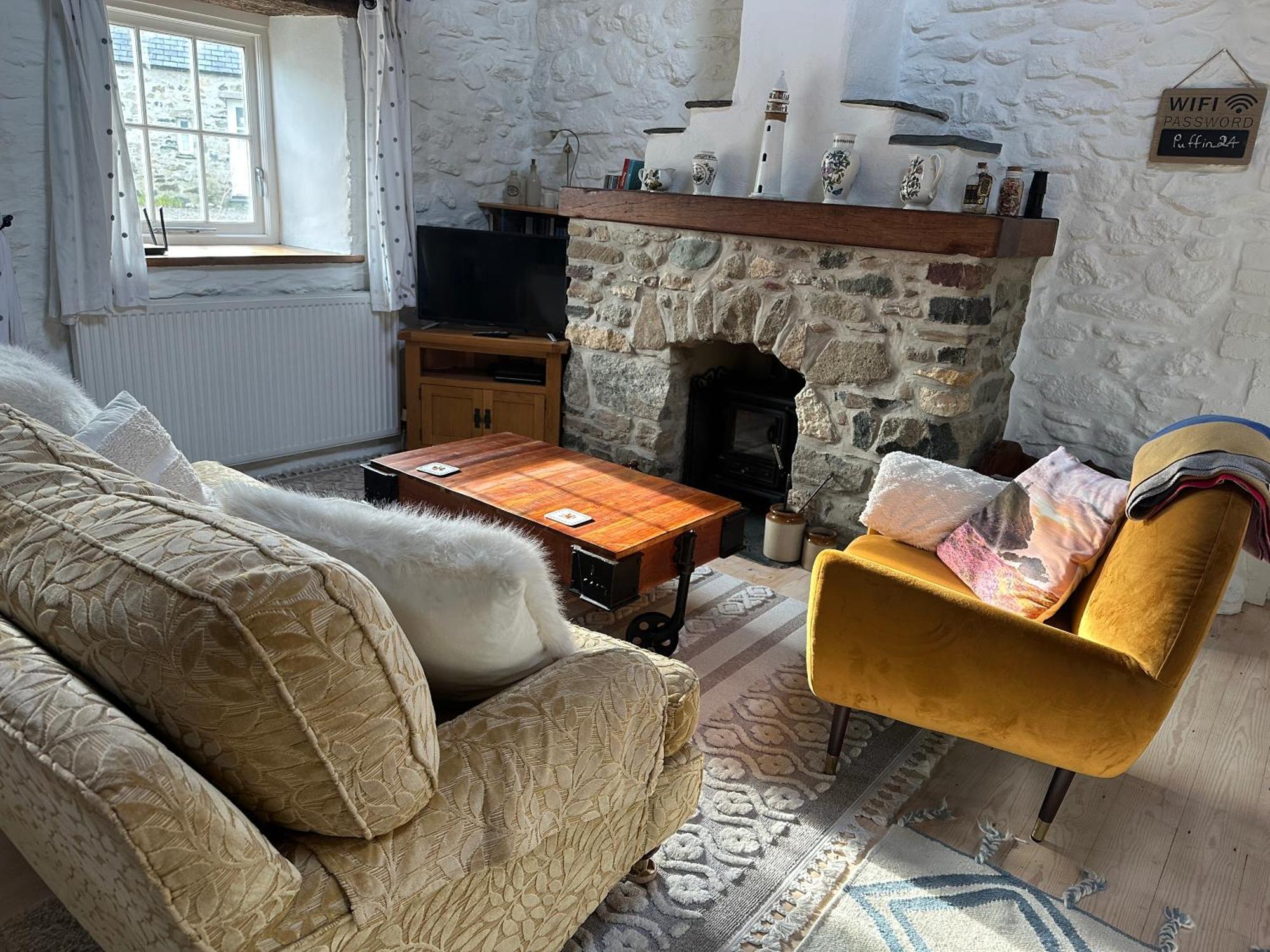 The Dairy @ Trefechan Wen Goodwick ภายนอก รูปภาพ
