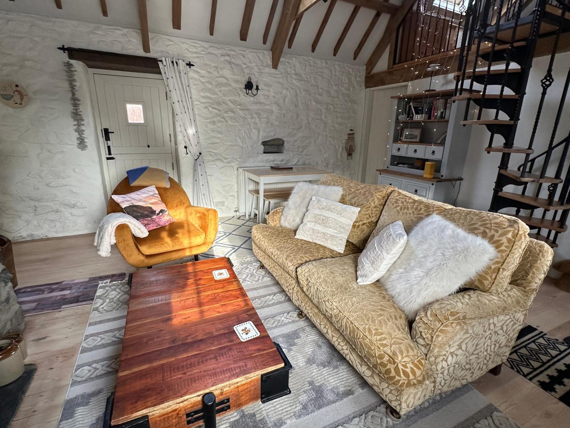 The Dairy @ Trefechan Wen Goodwick ภายนอก รูปภาพ
