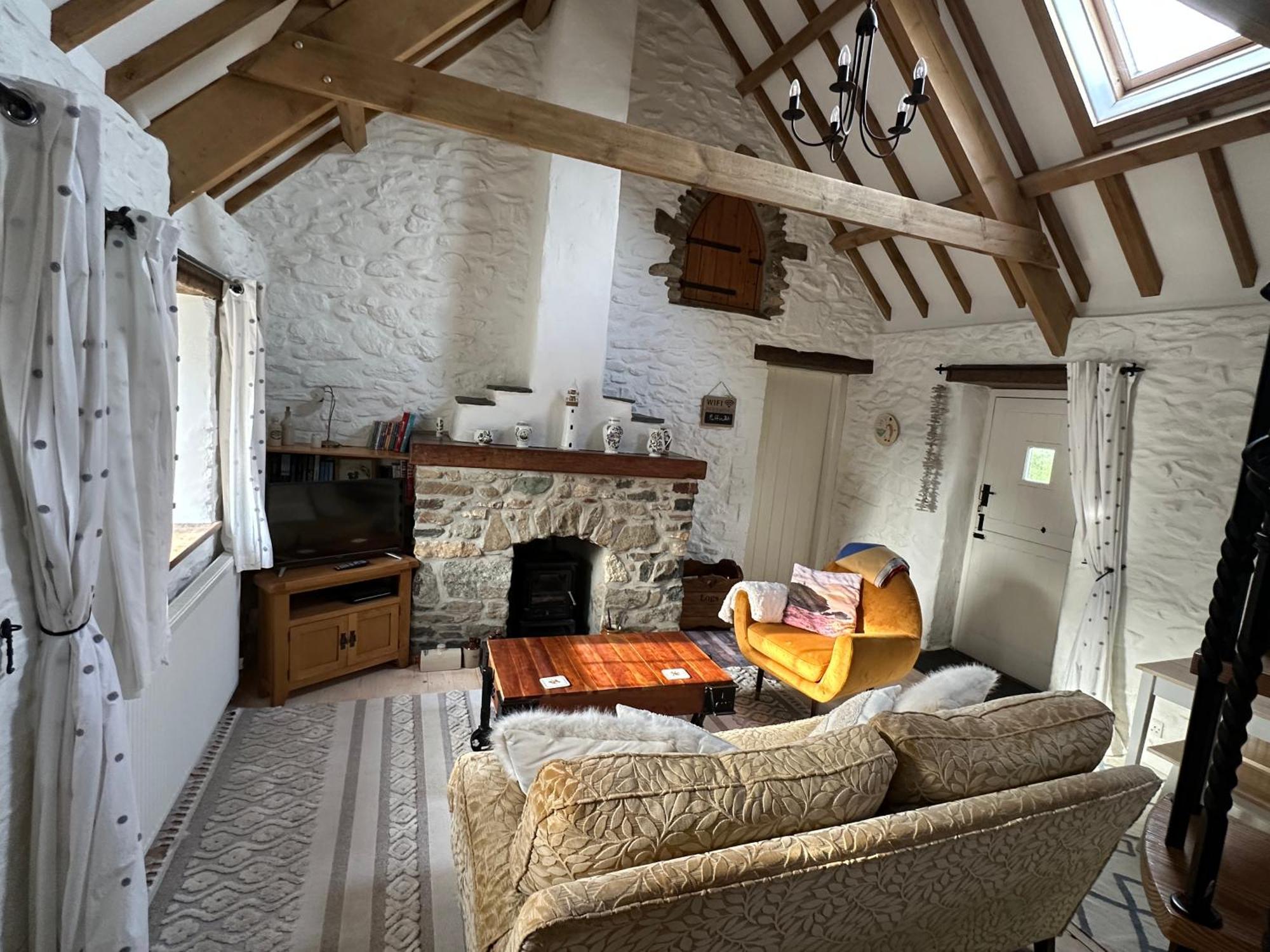The Dairy @ Trefechan Wen Goodwick ภายนอก รูปภาพ